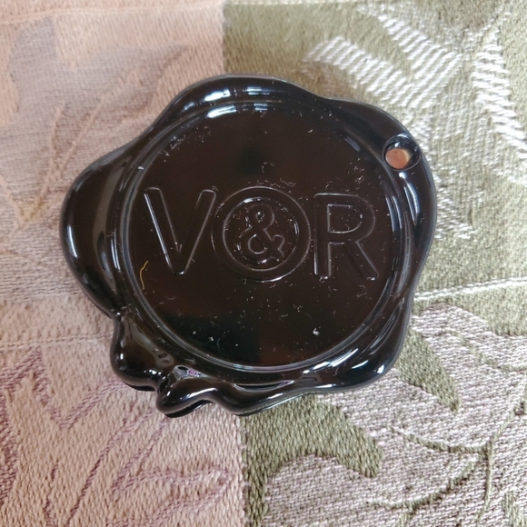 Viktor & Rolf Mini Compact Mirror - Picture 1 of 4